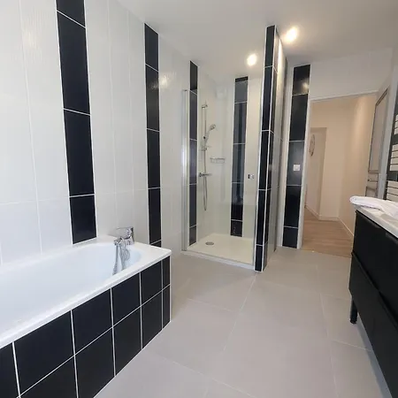 Moderne Pour 8 Pers, Charme Au Coeur De La Nature - Fr-1-611-120 *