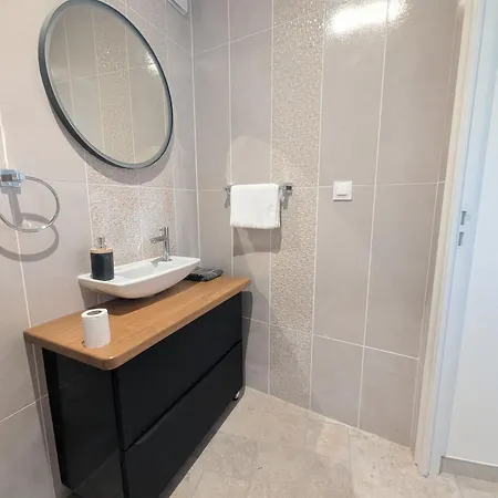 Moderne Pour 8 Pers, Charme Au Coeur De La Nature - Fr-1-611-120 Bricon