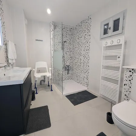 Moderne Pour 8 Pers, Charme Au Coeur De La Nature - Fr-1-611-120 Bricon